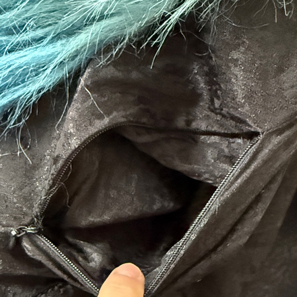 SEA ALPACA SOLD OUT FAUX FUR BOMBER JACKET size medium - Picture 7 of 10